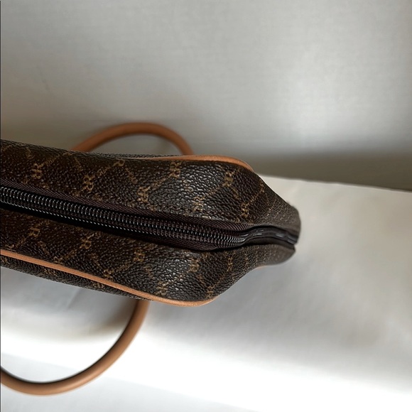 Rioni Elegant Brown and Tan Handbag - Picture 7 of 11